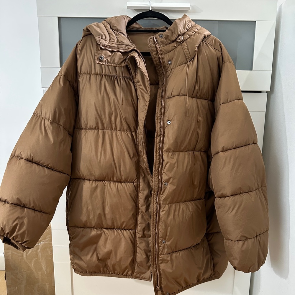 Favourite oversized gold/cooper puff (first image is correct Color)